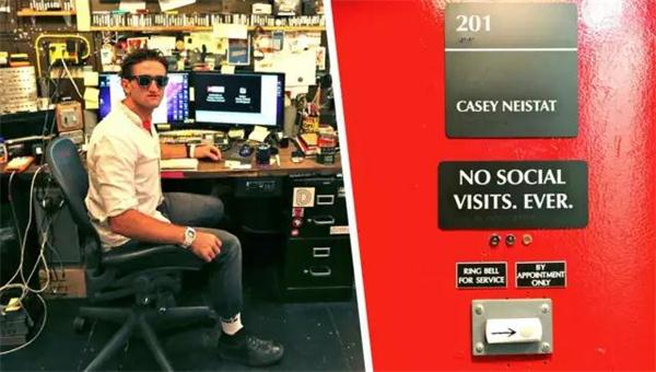 他高中輟學(xué),憑借短廣告片制作躍身全球最火視頻博主 他高中輟學(xué),憑借短廣告片制作躍身全球最火視頻博主